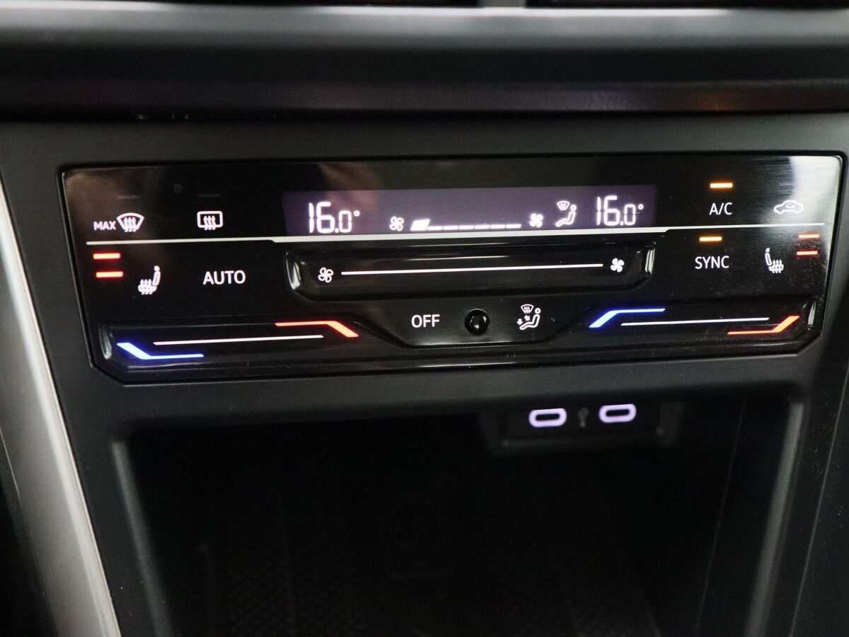 Volkswagen Polo 1.0 TSi Life Business | Navigatie | Climate Controle | Adaptive Cruise | Stoelverwarming | 15 Inch | Parkeersensoren | 68.316 Km!!