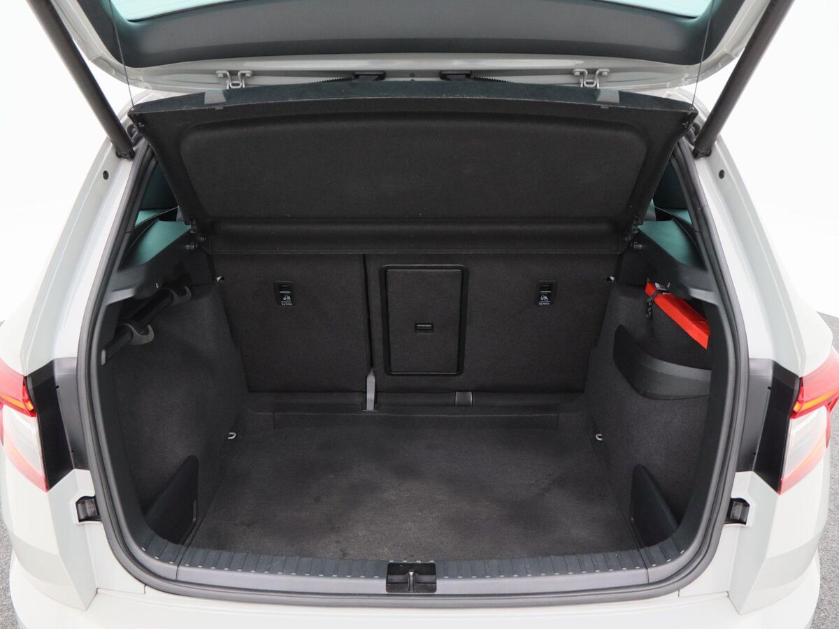 Škoda Karoq 1.5 TSi 150 Pk Automaat Sportline Business | Adaptive Cruise | Climate Control | Panoramadak | Stoelverwarming | Navigatie | Camera | Canton | Carplay | 102.179 Km!!
