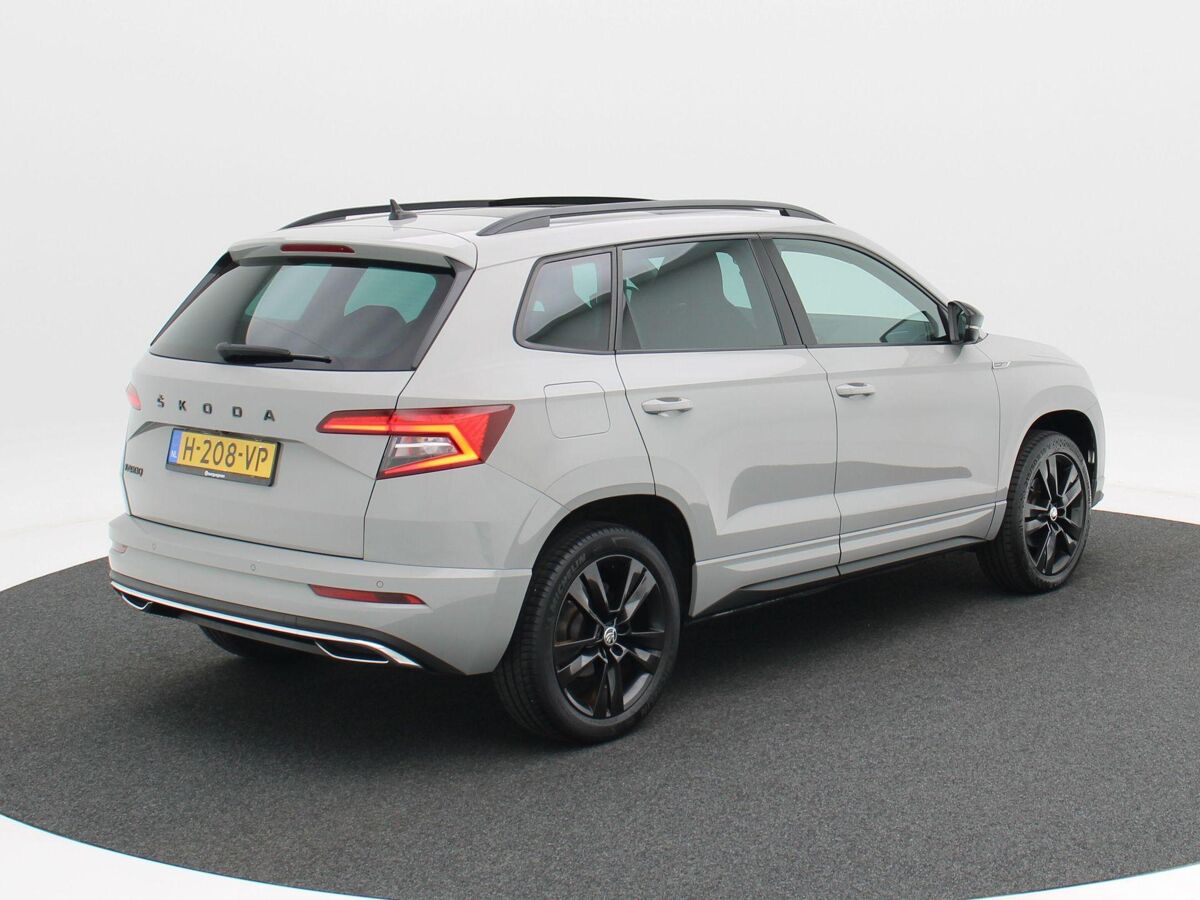 Škoda Karoq 1.5 TSi 150 Pk Automaat Sportline Business | Adaptive Cruise | Climate Control | Panoramadak | Stoelverwarming | Navigatie | Camera | Canton | Carplay | 102.179 Km!!