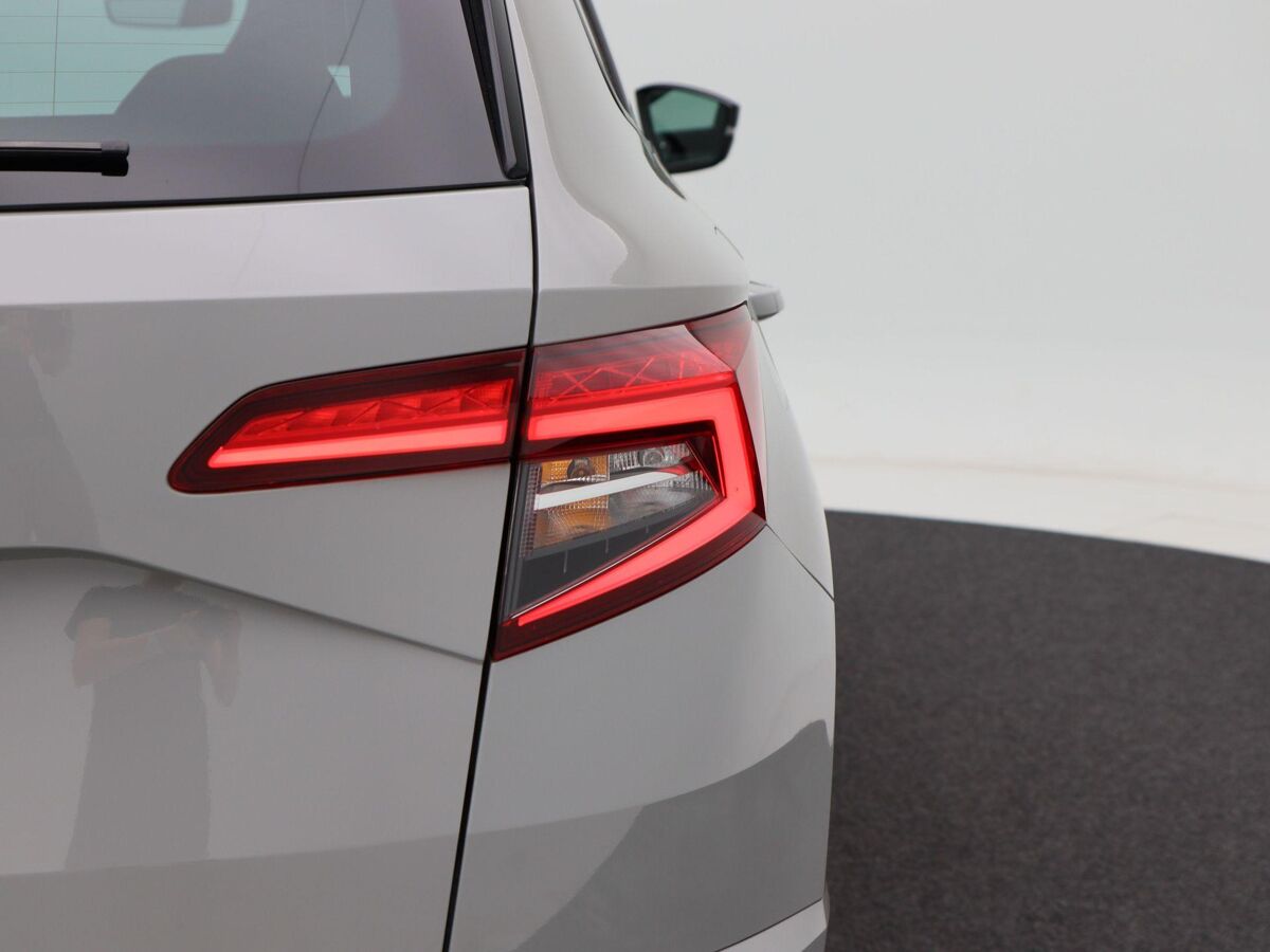 Škoda Karoq 1.5 TSi 150 Pk Automaat Sportline Business | Adaptive Cruise | Climate Control | Panoramadak | Stoelverwarming | Navigatie | Camera | Canton | Carplay | 102.179 Km!!