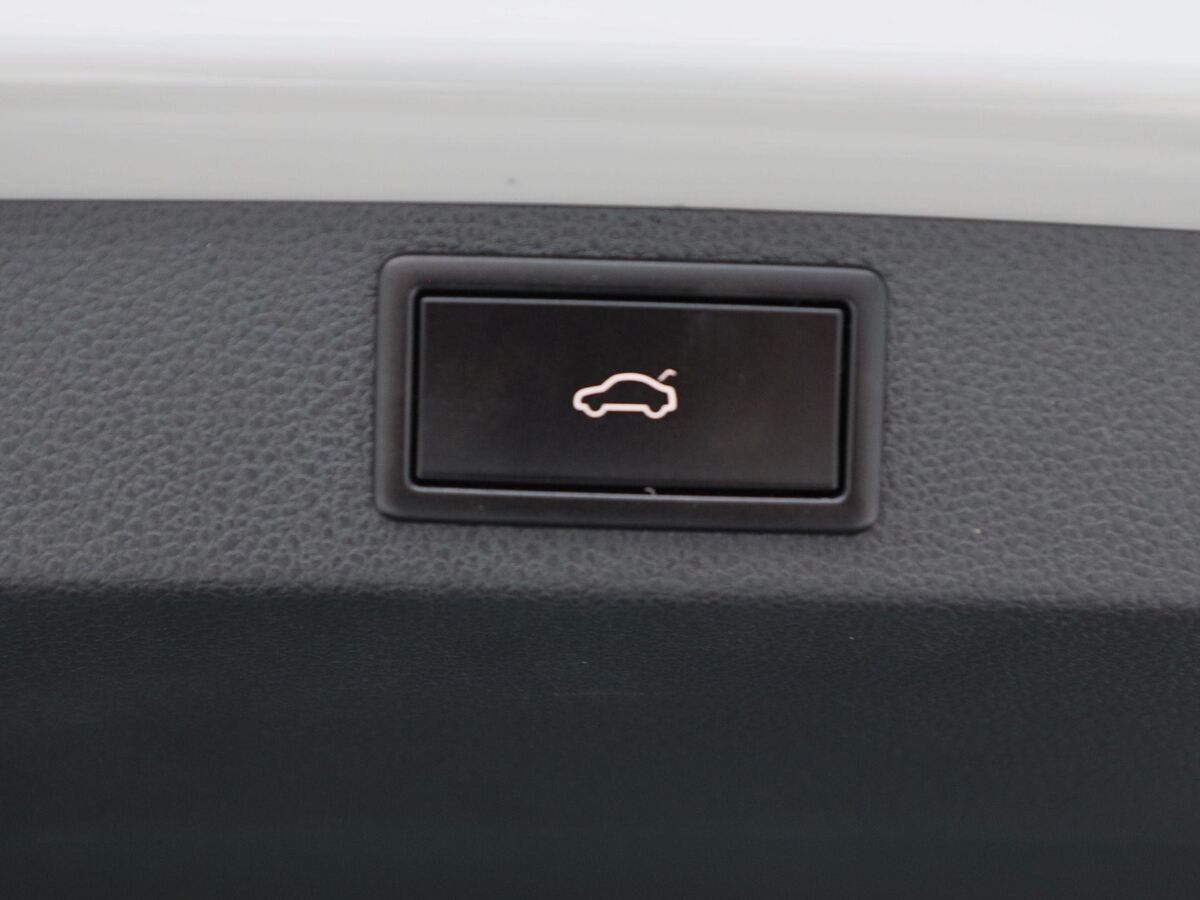 Škoda Karoq 1.5 TSi 150 Pk Automaat Sportline Business | Adaptive Cruise | Climate Control | Panoramadak | Stoelverwarming | Navigatie | Camera | Canton | Carplay | 102.179 Km!!