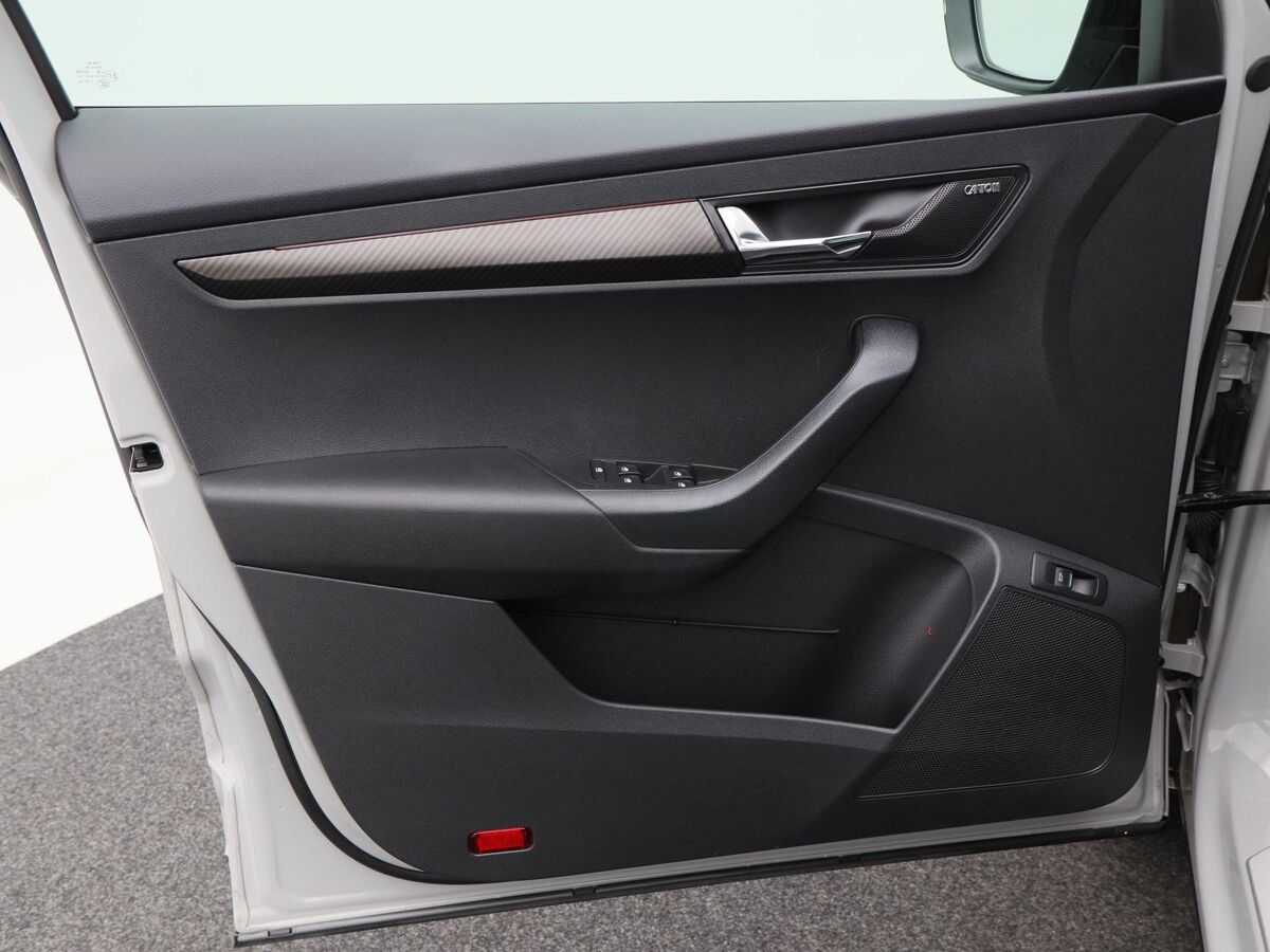 Škoda Karoq 1.5 TSi 150 Pk Automaat Sportline Business | Adaptive Cruise | Climate Control | Panoramadak | Stoelverwarming | Navigatie | Camera | Canton | Carplay | 102.179 Km!!