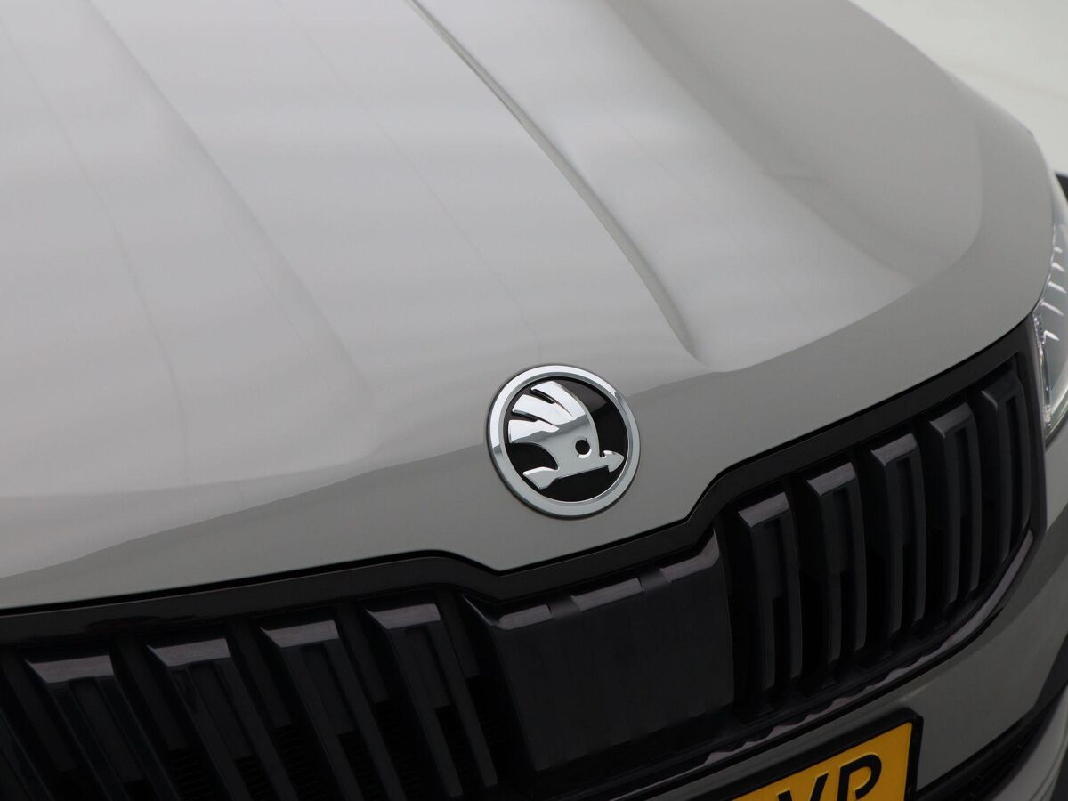 Škoda Karoq 1.5 TSi 150 Pk Automaat Sportline Business | Adaptive Cruise | Climate Control | Panoramadak | Stoelverwarming | Navigatie | Camera | Canton | Carplay | 102.179 Km!!