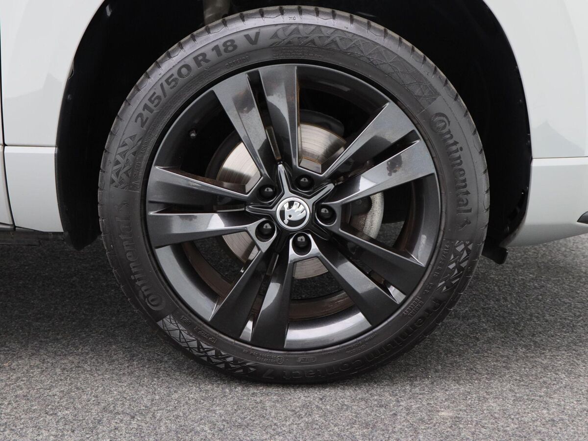 Škoda Karoq 1.5 TSi 150 Pk Automaat Sportline Business | Adaptive Cruise | Climate Control | Panoramadak | Stoelverwarming | Navigatie | Camera | Canton | Carplay | 102.179 Km!!