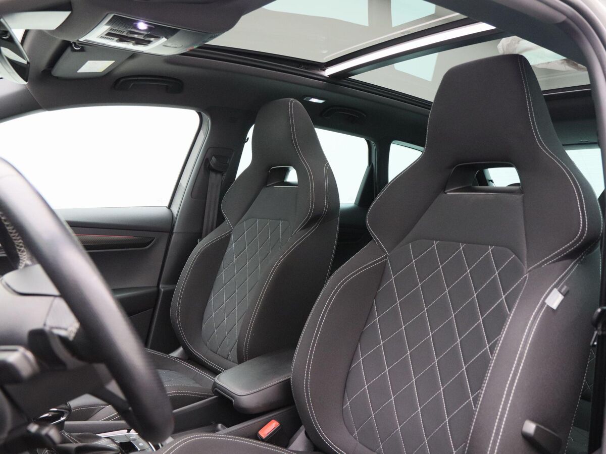 Škoda Karoq 1.5 TSi 150 Pk Automaat Sportline Business | Adaptive Cruise | Climate Control | Panoramadak | Stoelverwarming | Navigatie | Camera | Canton | Carplay | 102.179 Km!!