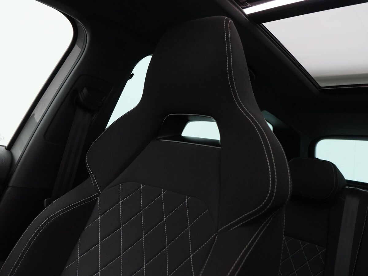 Škoda Karoq 1.5 TSi 150 Pk Automaat Sportline Business | Adaptive Cruise | Climate Control | Panoramadak | Stoelverwarming | Navigatie | Camera | Canton | Carplay | 102.179 Km!!