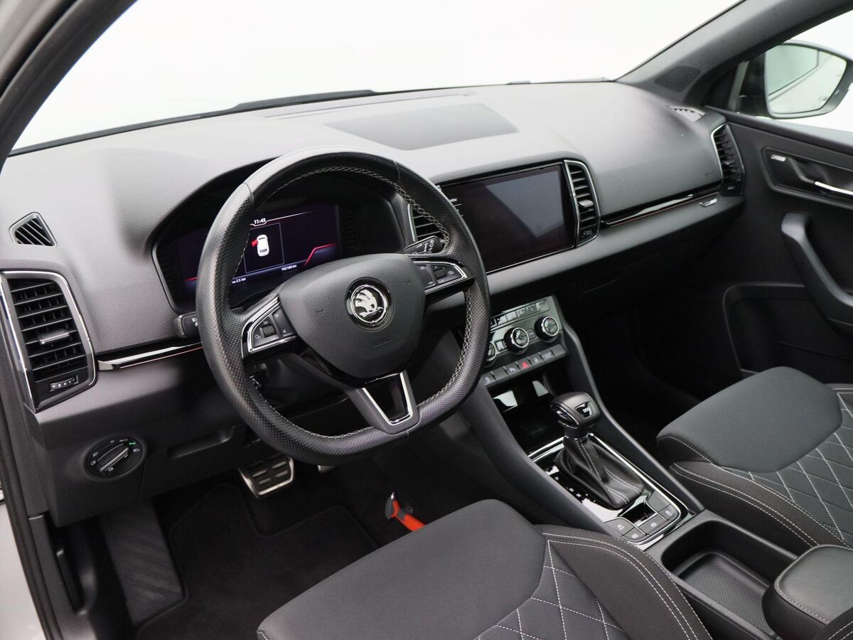 Škoda Karoq 1.5 TSi 150 Pk Automaat Sportline Business | Adaptive Cruise | Climate Control | Panoramadak | Stoelverwarming | Navigatie | Camera | Canton | Carplay | 102.179 Km!!