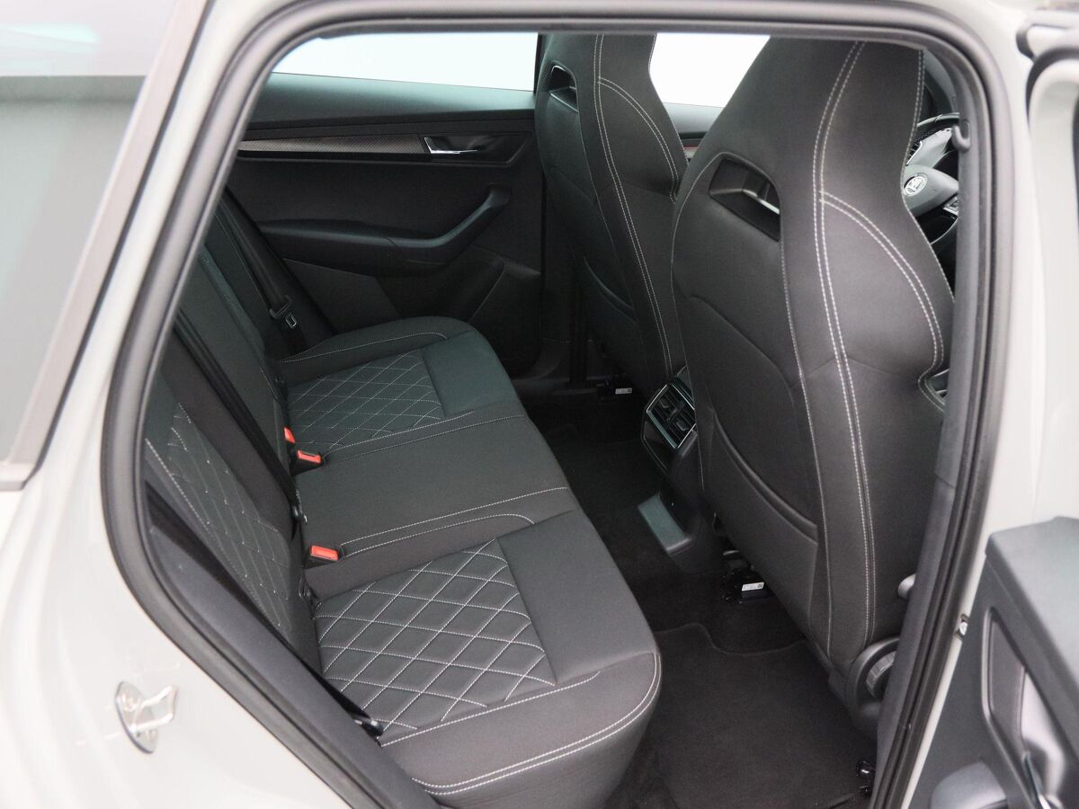 Škoda Karoq 1.5 TSi 150 Pk Automaat Sportline Business | Adaptive Cruise | Climate Control | Panoramadak | Stoelverwarming | Navigatie | Camera | Canton | Carplay | 102.179 Km!!