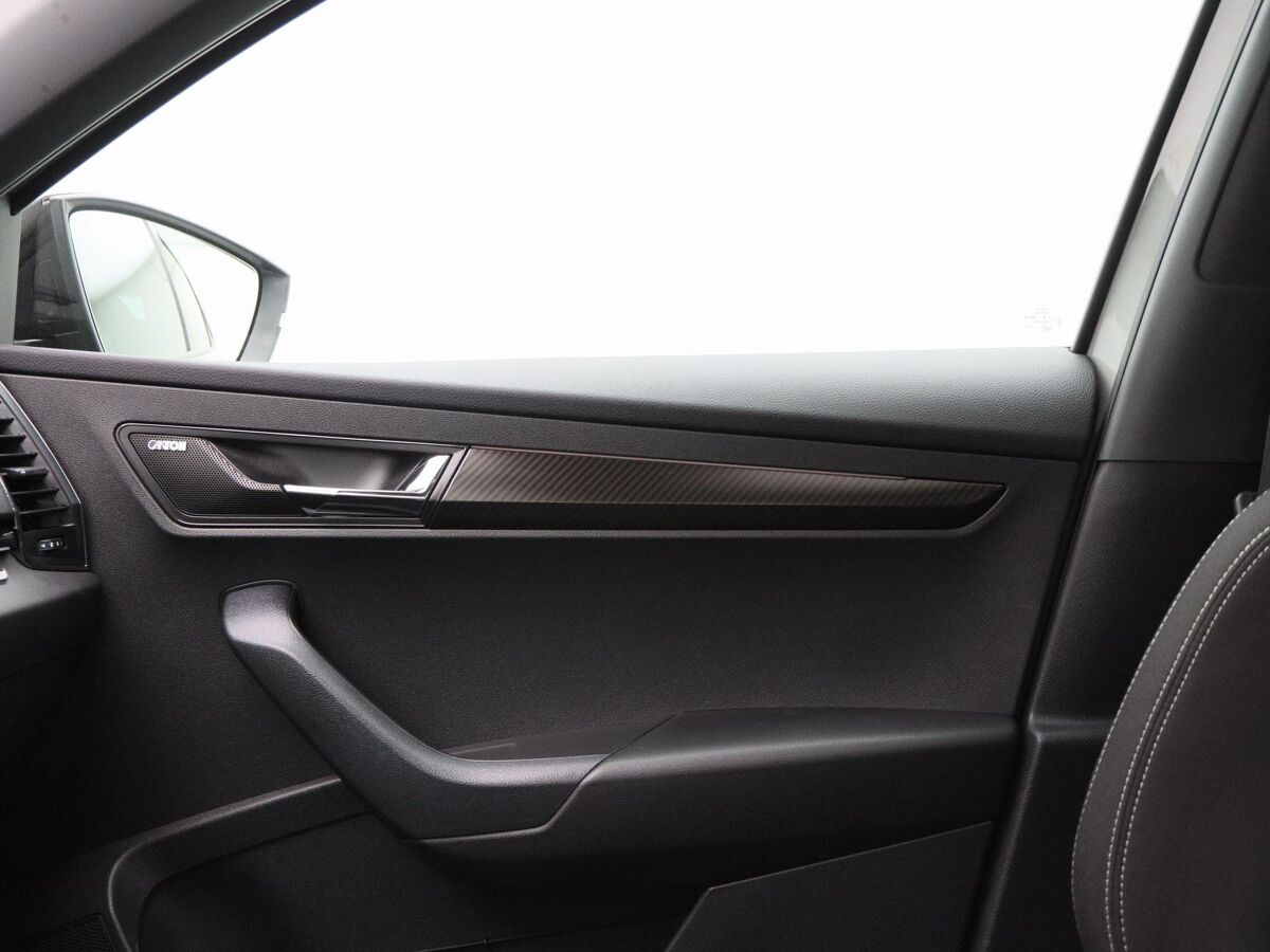Škoda Karoq 1.5 TSi 150 Pk Automaat Sportline Business | Adaptive Cruise | Climate Control | Panoramadak | Stoelverwarming | Navigatie | Camera | Canton | Carplay | 102.179 Km!!