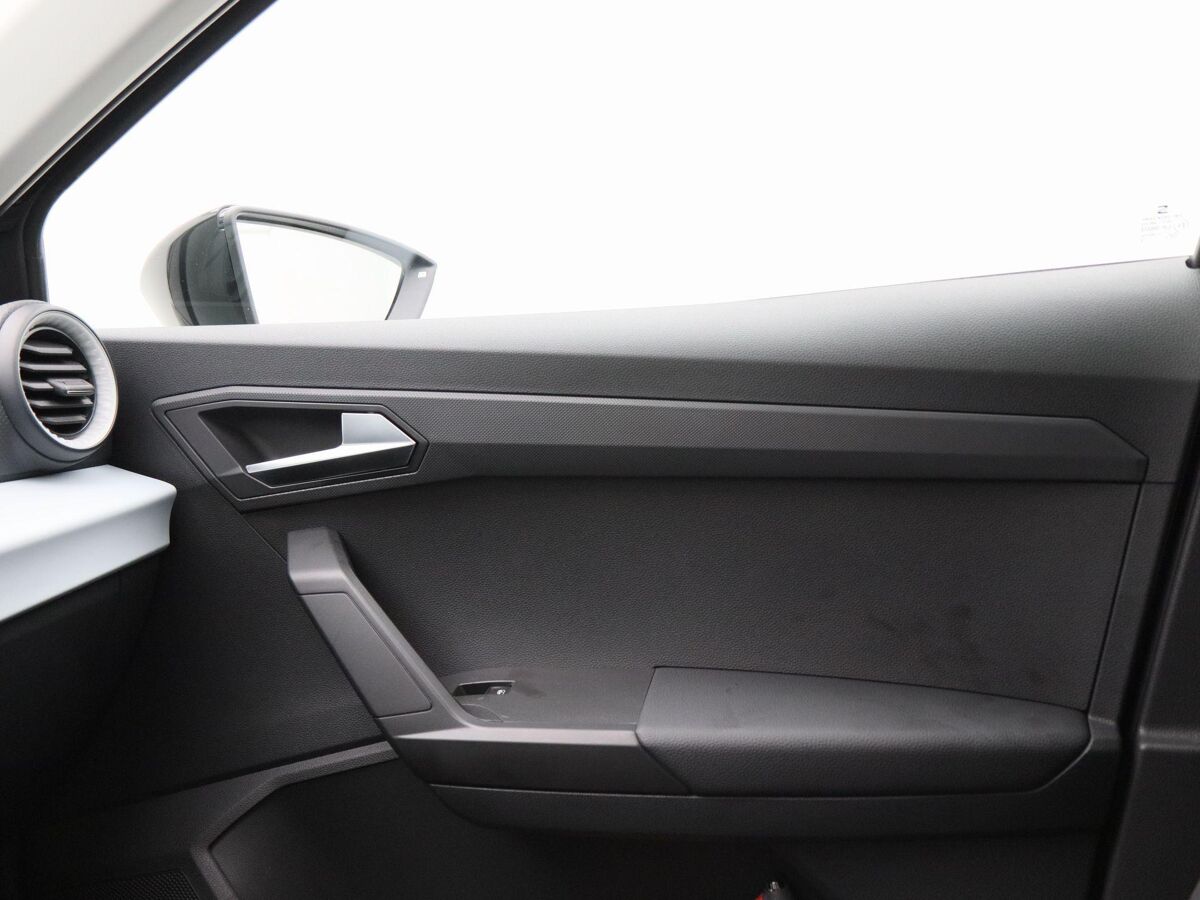 SEAT Ibiza 1.0 TSi Style Business Intense | Cruise Control | Climate Control | Stoelverwarming | Parkeersensoren | Navigatie | Carplay | 70491 Km!!