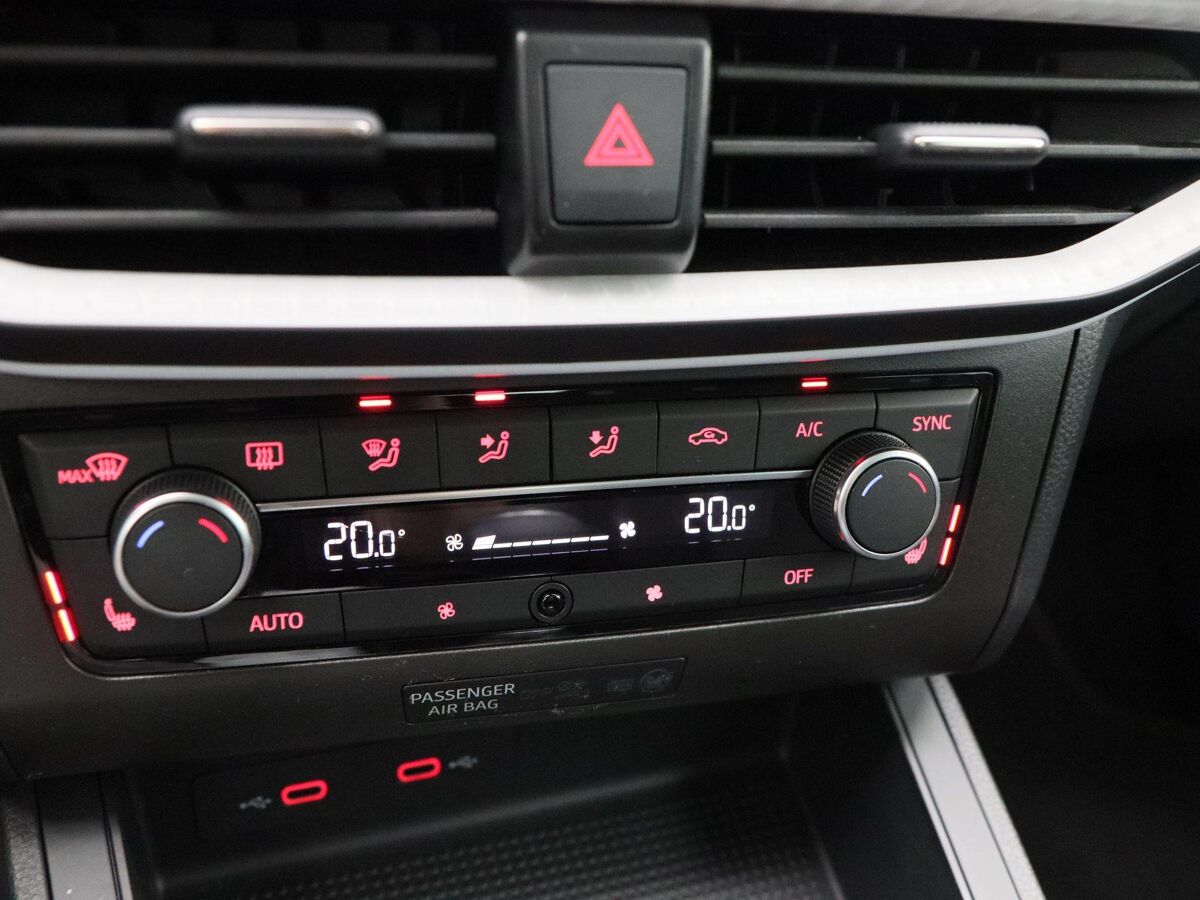SEAT Ibiza 1.0 TSi Style Business Intense | Cruise Control | Climate Control | Stoelverwarming | Parkeersensoren | Navigatie | Carplay | 70491 Km!!