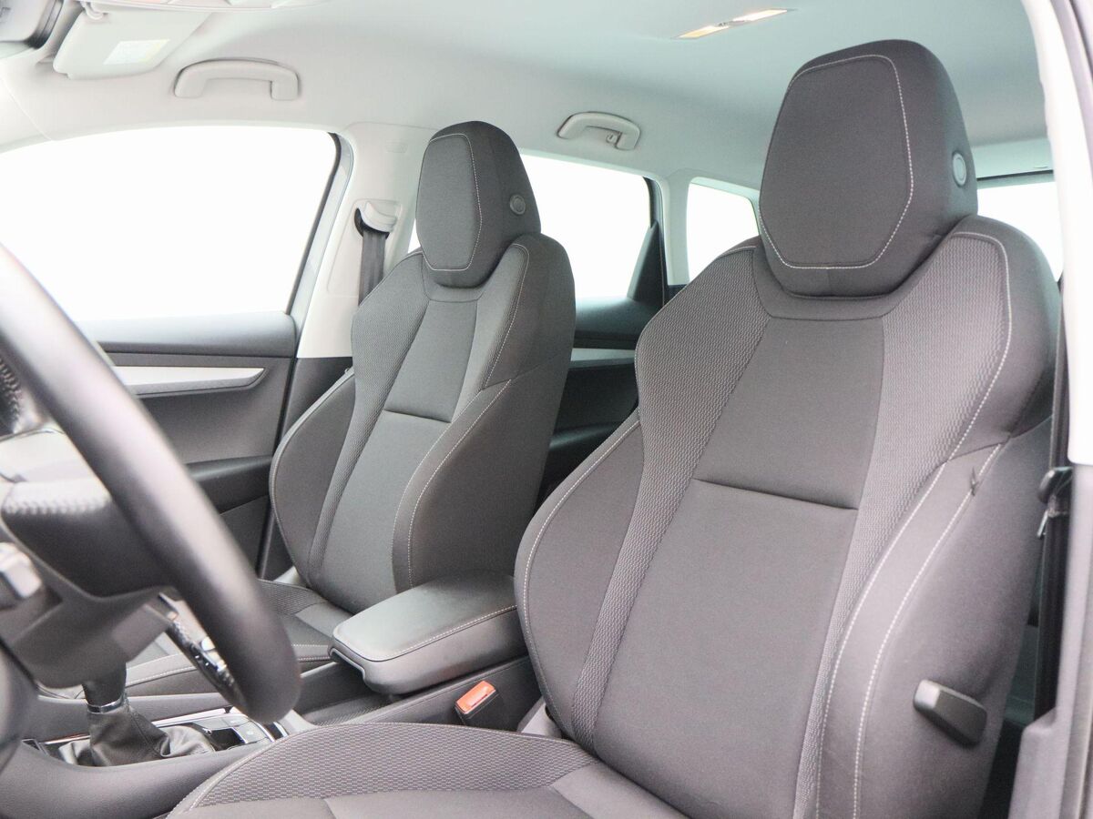 Škoda Karoq 1.0 TSi 110 Pk Business Edition | Navigatie | Trekhaak | 16 Inch | Climate Controle | Elektrische Achterklep | 38.070 Km!!