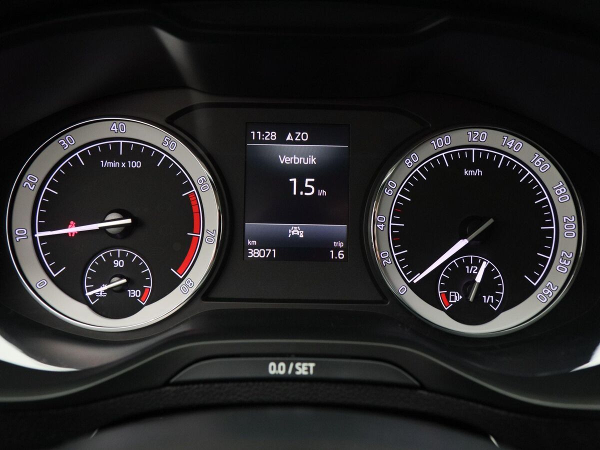 Škoda Karoq 1.0 TSi 110 Pk Business Edition | Navigatie | Trekhaak | 16 Inch | Climate Controle | Elektrische Achterklep | 38.070 Km!!