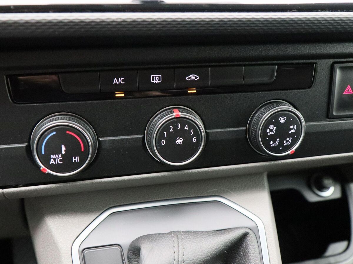 VW-Bedrijfswagens Transporter 2.0 TDi 150 Pk Automaat Bulli L2H1 28 | Full LED | Navigatie | Trekhaak | 17 Inch | Virtual Dashboard | Airco | 129.239 Km!!