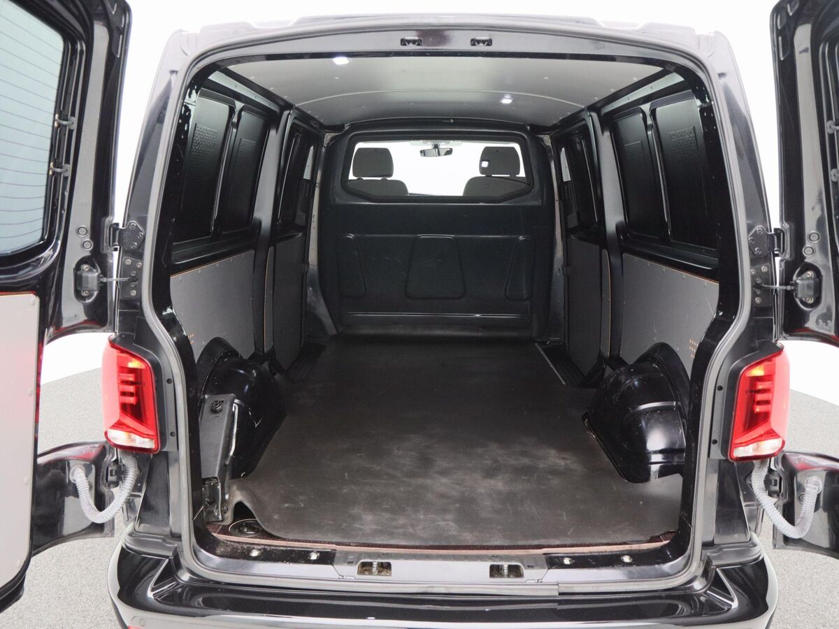 VW-Bedrijfswagens Transporter 2.0 TDi 150 Pk Automaat Bulli L2H1 28 | Full LED | Navigatie | Trekhaak | 17 Inch | Virtual Dashboard | Airco | 129.239 Km!!