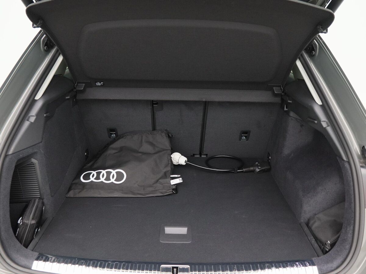 Audi Q3 45 TFSi e 245 Pk Automaat S-Line | Full LED | 19 Inch | Trekhaak | Adaptive Cruise | Parkeersensoren | Sportstoelen | 7.287 Km!!