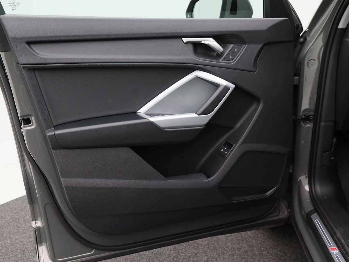 Audi Q3 45 TFSi e 245 Pk Automaat S-Line | Full LED | 19 Inch | Trekhaak | Adaptive Cruise | Parkeersensoren | Sportstoelen | 7.287 Km!!