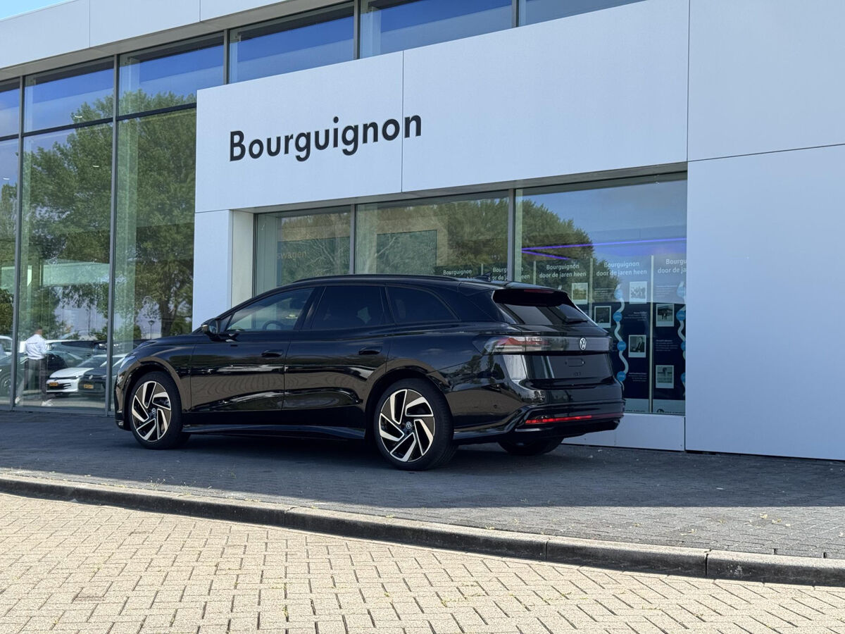 Volkswagen ID.7 Tourer Tourer Limited Edition 77 kWh accu 286 pk | Head-Up Display | Sfeerverlichting | Stoelverwarming | Trekhaak | Camera | 20" Velgen |