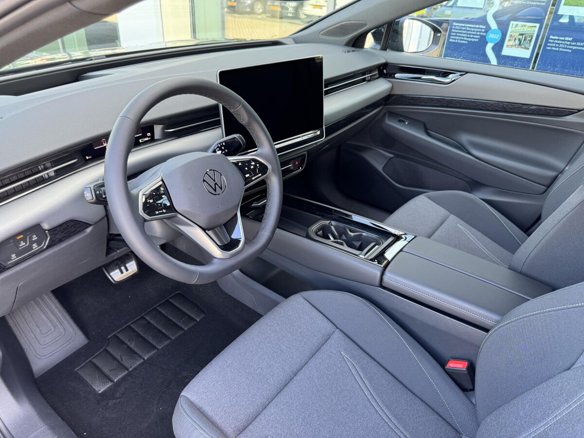 Volkswagen ID.7 Tourer Tourer Limited Edition 77 kWh accu 286 pk | Head-Up Display | Sfeerverlichting | Stoelverwarming | Trekhaak | Camera | 20" Velgen |