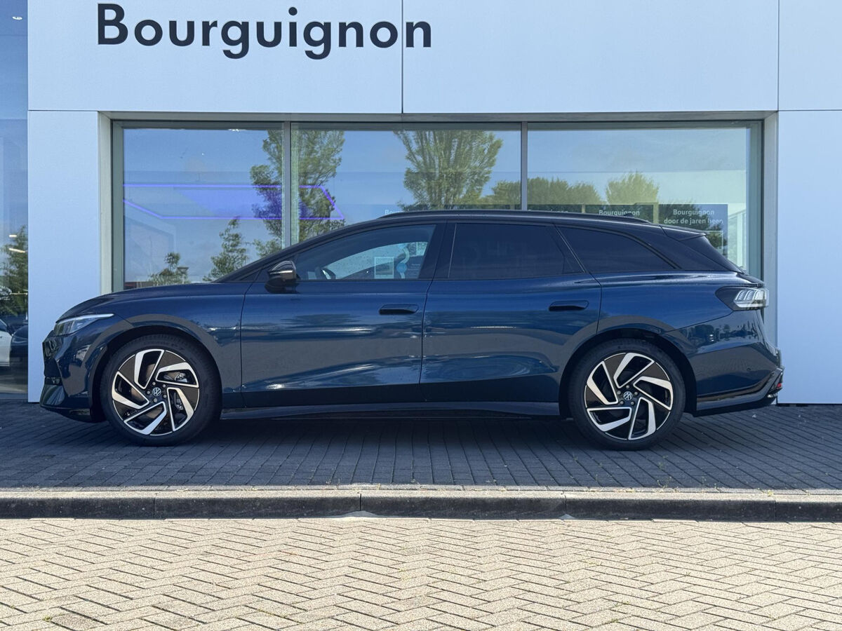 Volkswagen ID.7 Tourer Tourer Pro Limited Edition 77 kWh accu 286 pk | Massage Stoelen | Head-Up Display | Trekhaak | 360 Camera | Elektrische Stoelen | Elektrische Achterklep |