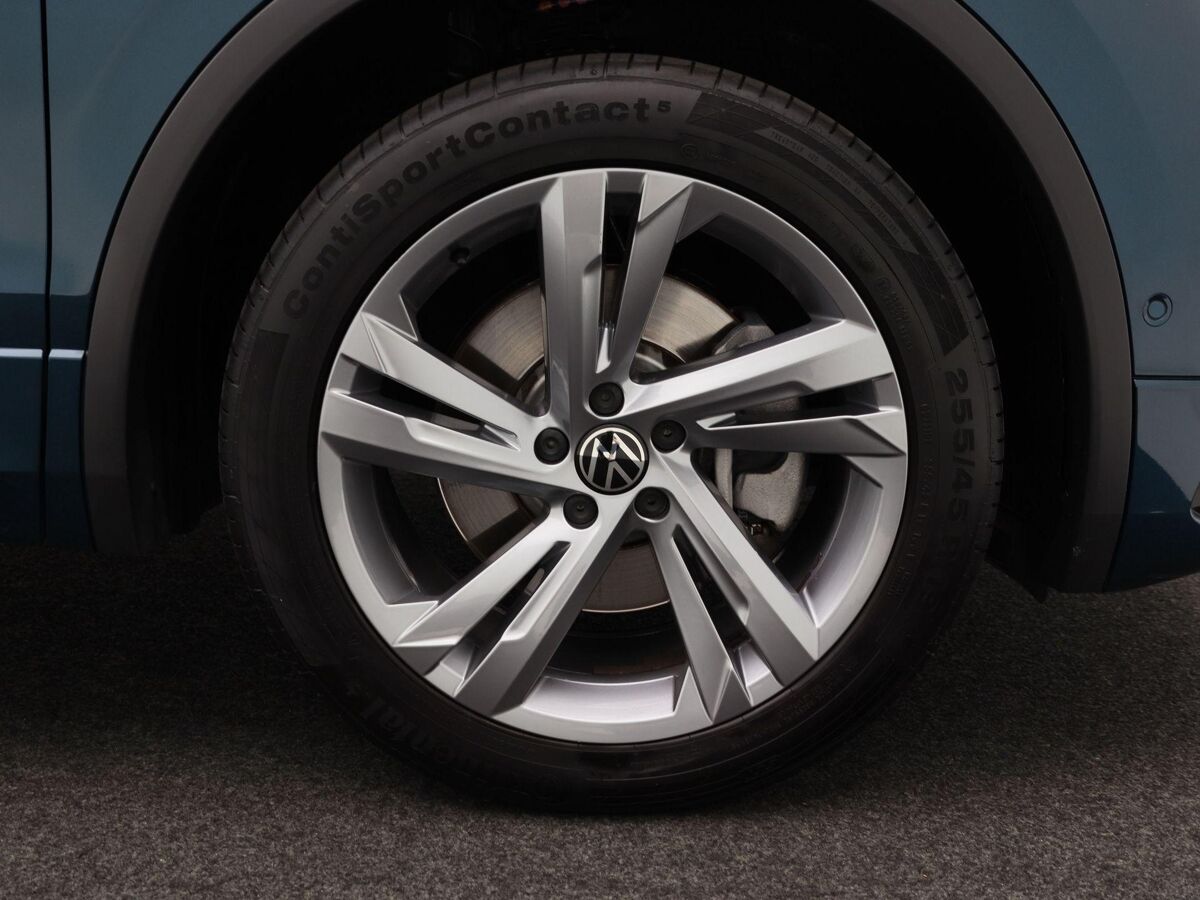 Volkswagen Tiguan 1.4 TSi 245 Pk Automaat eHybrid R-Line Business+ | Full LED | Navigatie | Adaptive Cruise | 19 Inch | Camera | CarPlay | 79.824 Km!!