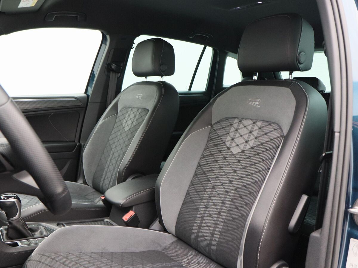 Volkswagen Tiguan 1.4 TSi 245 Pk Automaat eHybrid R-Line Business+ | Full LED | Navigatie | Adaptive Cruise | 19 Inch | Camera | CarPlay | 79.824 Km!!