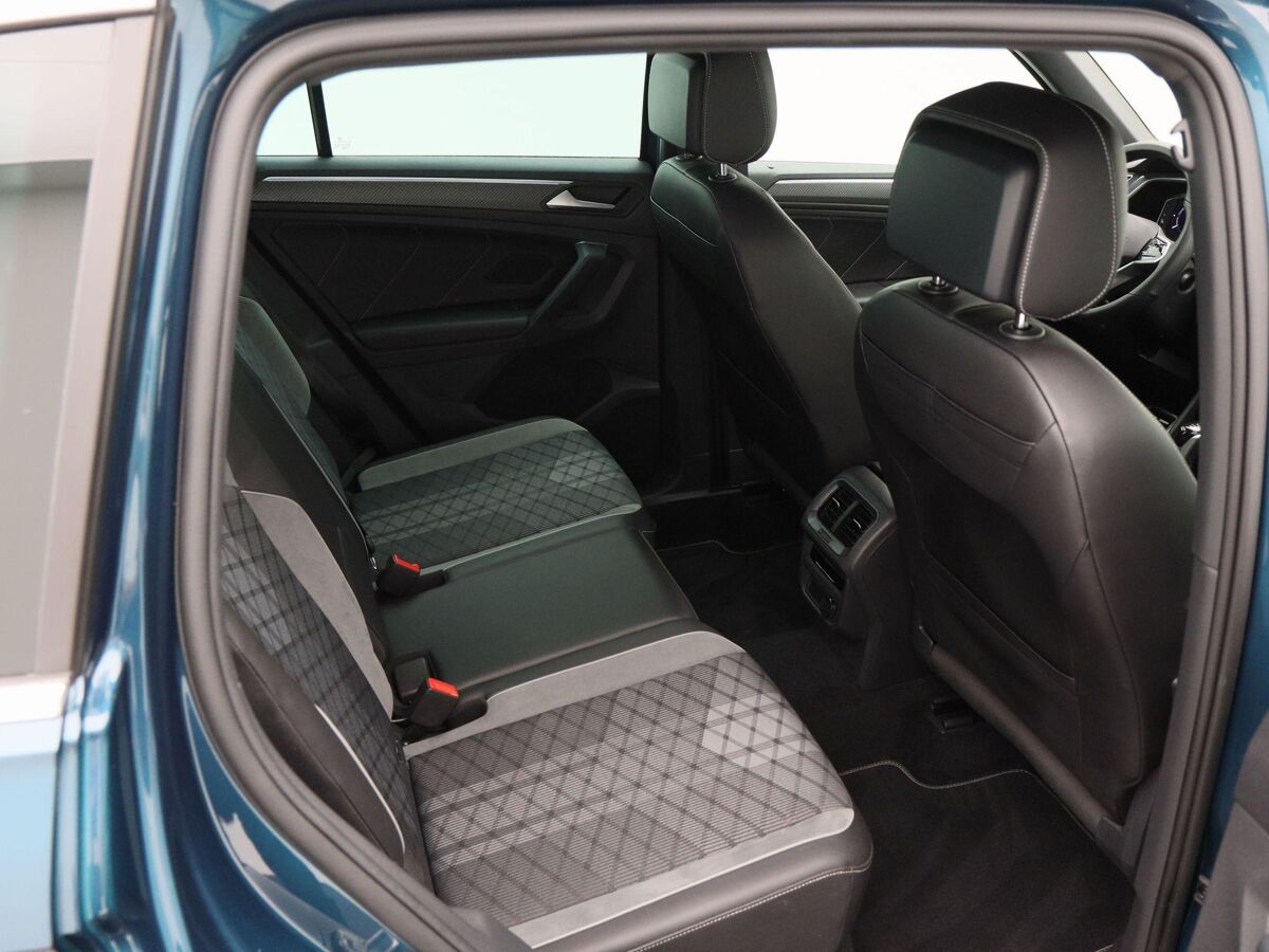 Volkswagen Tiguan 1.4 TSi 245 Pk Automaat eHybrid R-Line Business+ | Full LED | Navigatie | Adaptive Cruise | 19 Inch | Camera | CarPlay | 79.824 Km!!