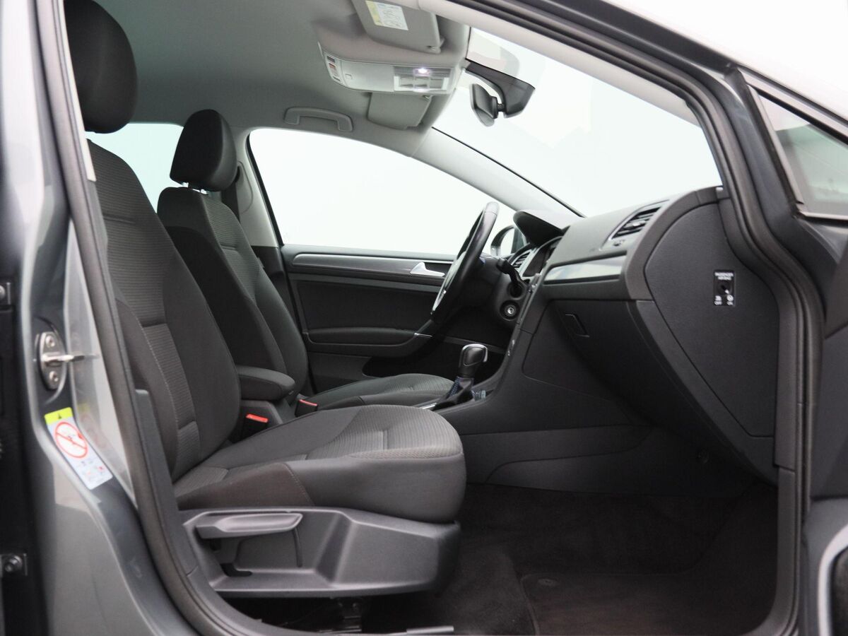 Volkswagen e-Golf E-DITION 136 Pk Automaat | Full LED | Navigatie | Warmtepomp | Virtual Dashboard | 17 Inch | Camera | Privacy Glass | 83.363 Km!!