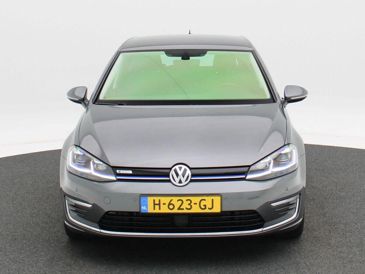 Volkswagen e-Golf E-DITION 136 Pk Automaat | Full LED | Navigatie | Warmtepomp | Virtual Dashboard | 17 Inch | Camera | Privacy Glass | 83.363 Km!!