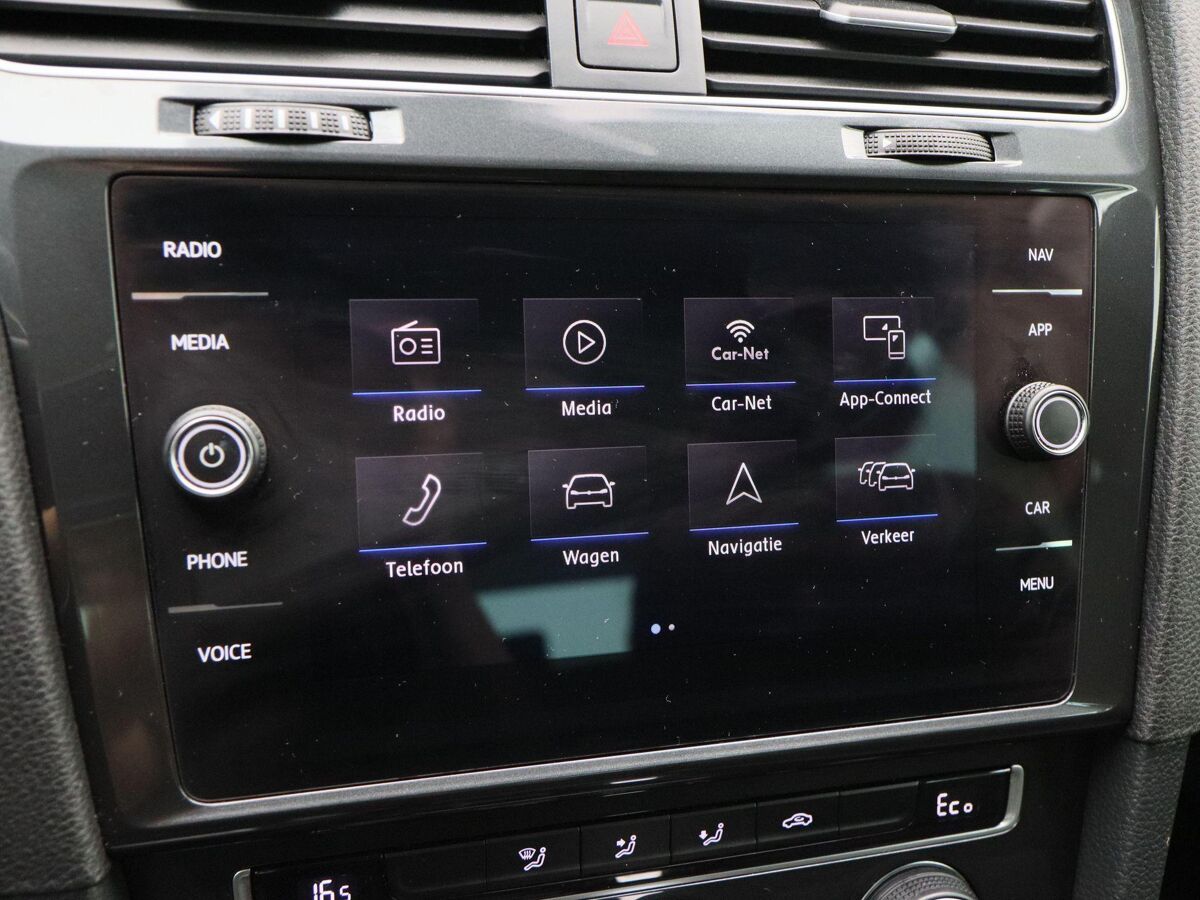 Volkswagen e-Golf E-DITION 136 Pk Automaat | Full LED | Navigatie | Warmtepomp | Virtual Dashboard | 17 Inch | Camera | Privacy Glass | 83.363 Km!!