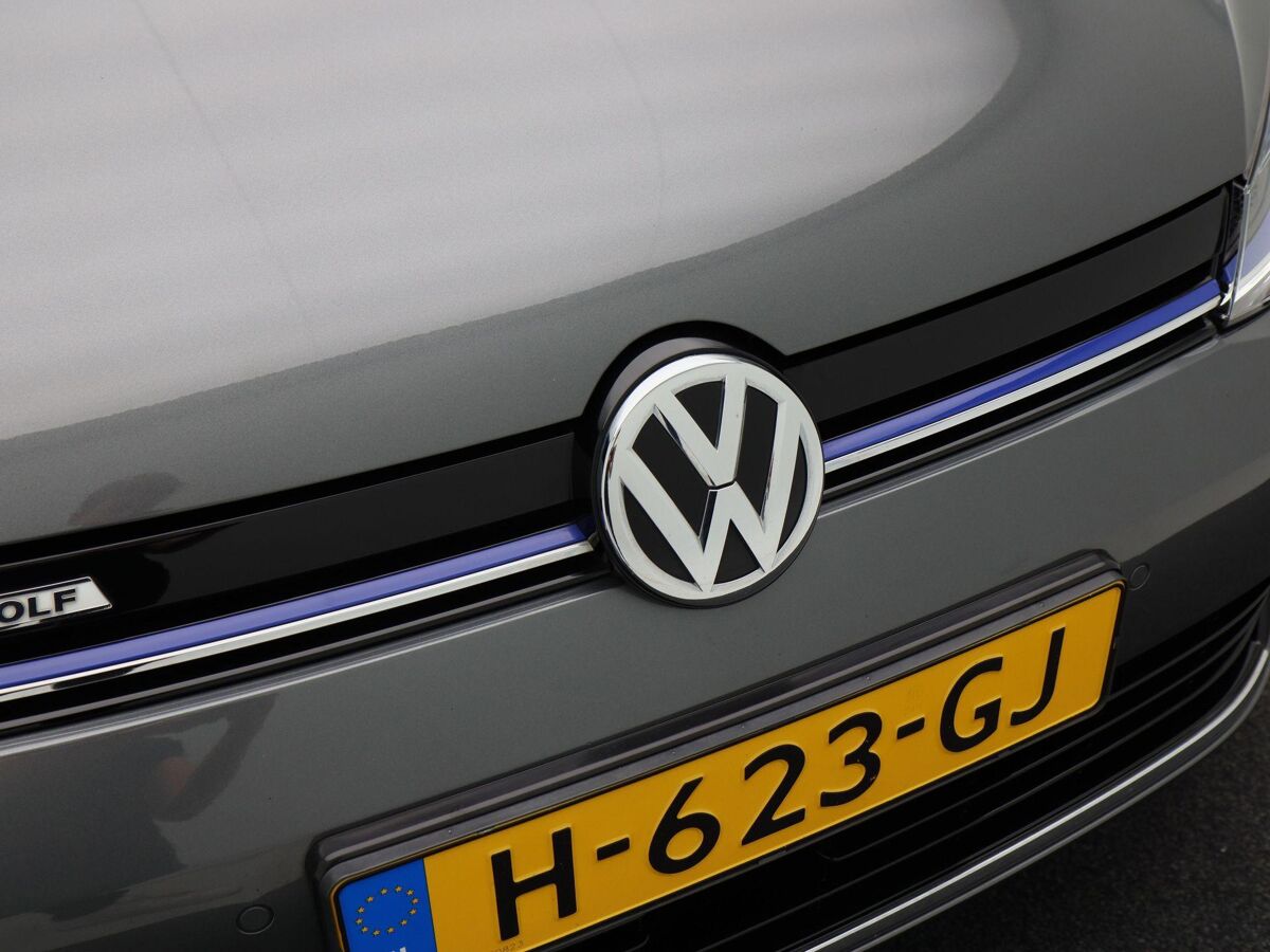 Volkswagen e-Golf E-DITION 136 Pk Automaat | Full LED | Navigatie | Warmtepomp | Virtual Dashboard | 17 Inch | Camera | Privacy Glass | 83.363 Km!!