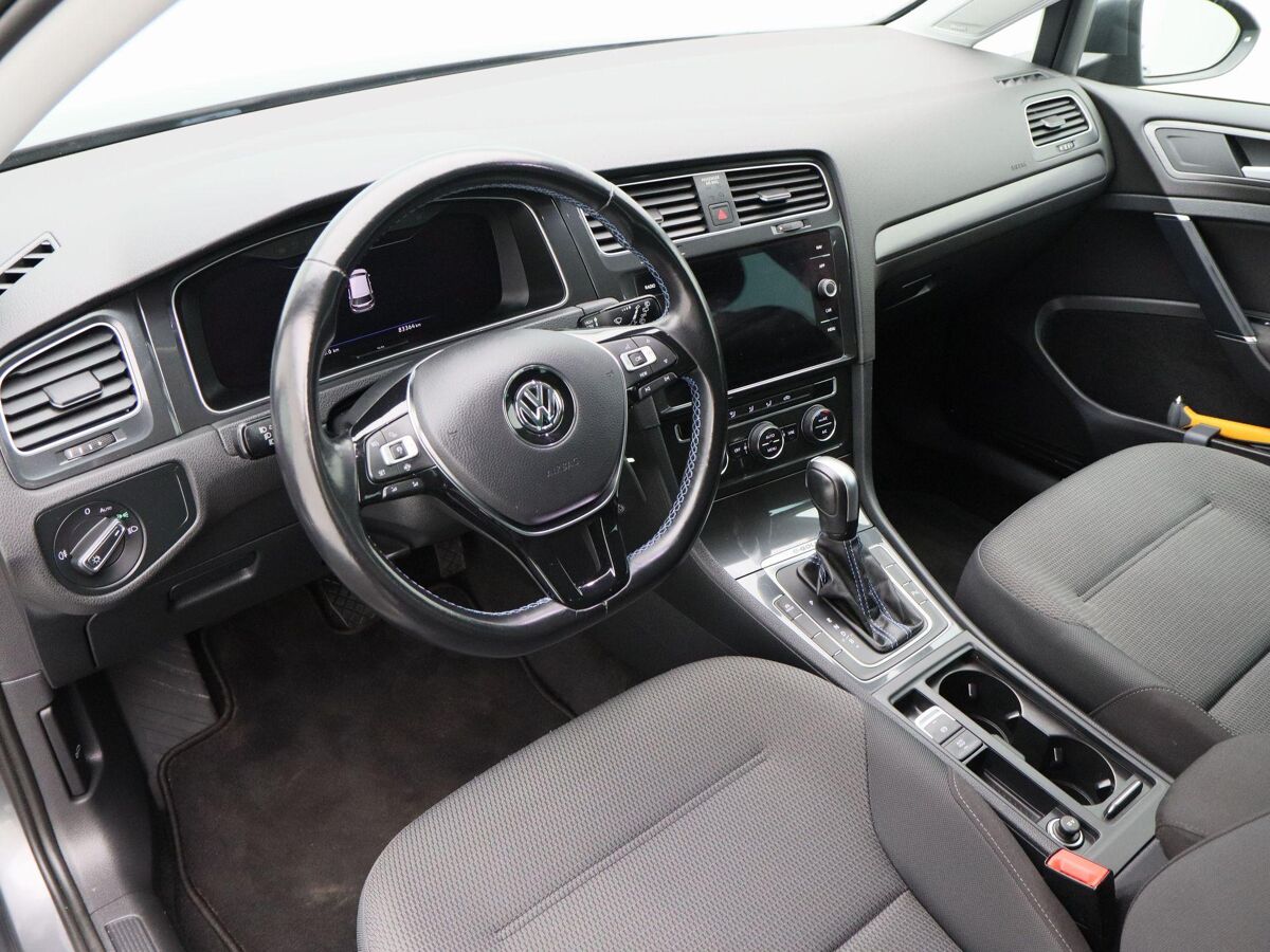 Volkswagen e-Golf E-DITION 136 Pk Automaat | Full LED | Navigatie | Warmtepomp | Virtual Dashboard | 17 Inch | Camera | Privacy Glass | 83.363 Km!!