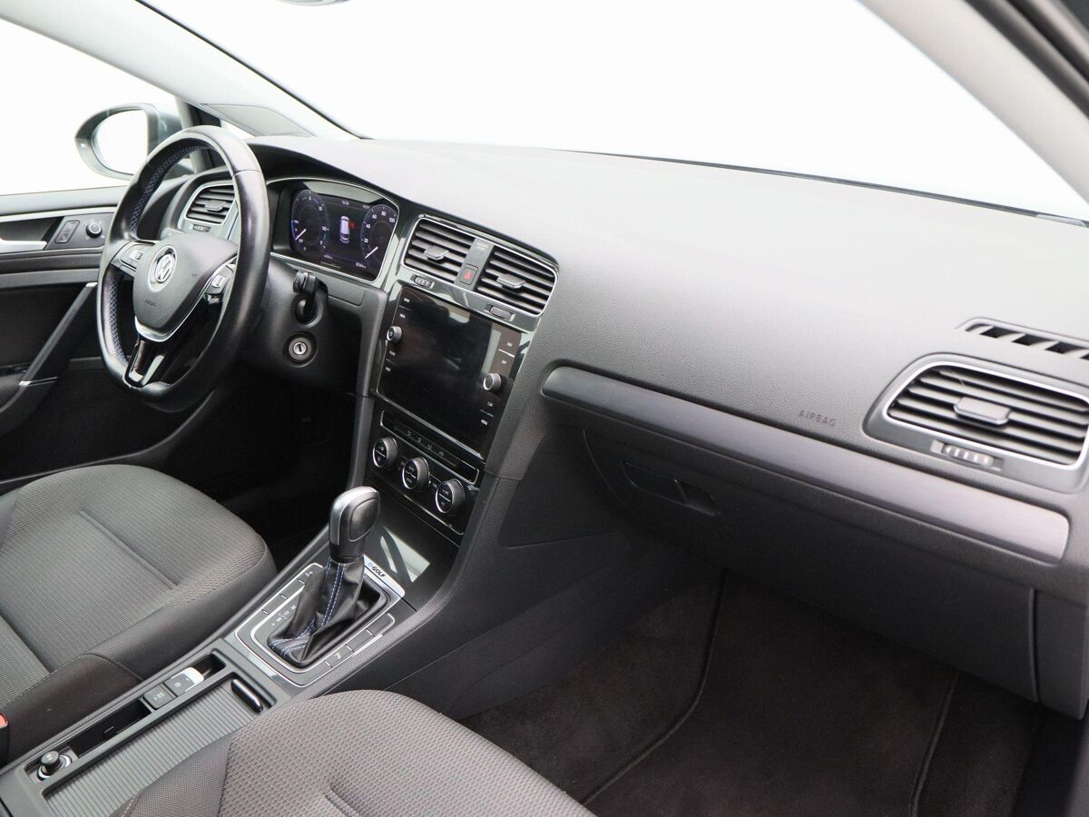 Volkswagen e-Golf E-DITION 136 Pk Automaat | Full LED | Navigatie | Warmtepomp | Virtual Dashboard | 17 Inch | Camera | Privacy Glass | 83.363 Km!!