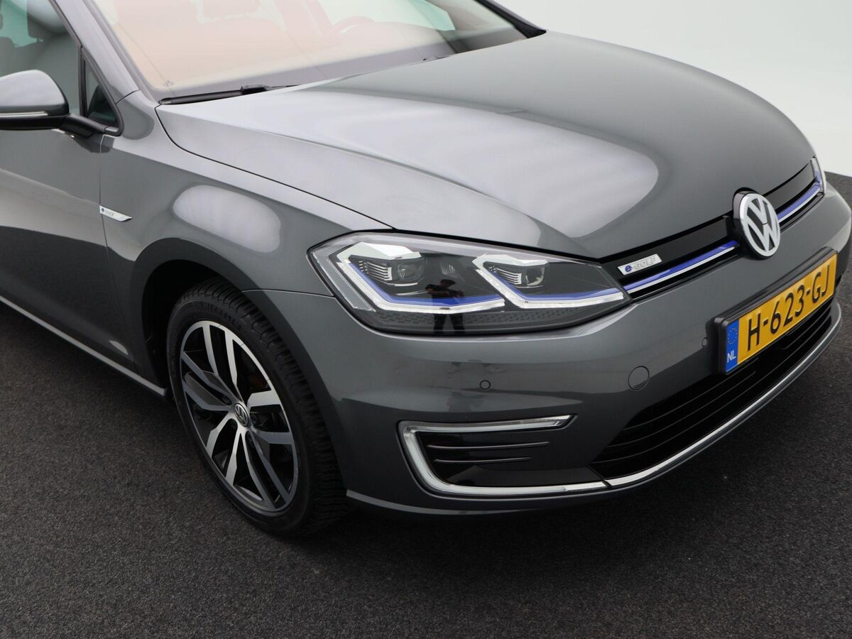 Volkswagen e-Golf E-DITION 136 Pk Automaat | Full LED | Navigatie | Warmtepomp | Virtual Dashboard | 17 Inch | Camera | Privacy Glass | 83.363 Km!!