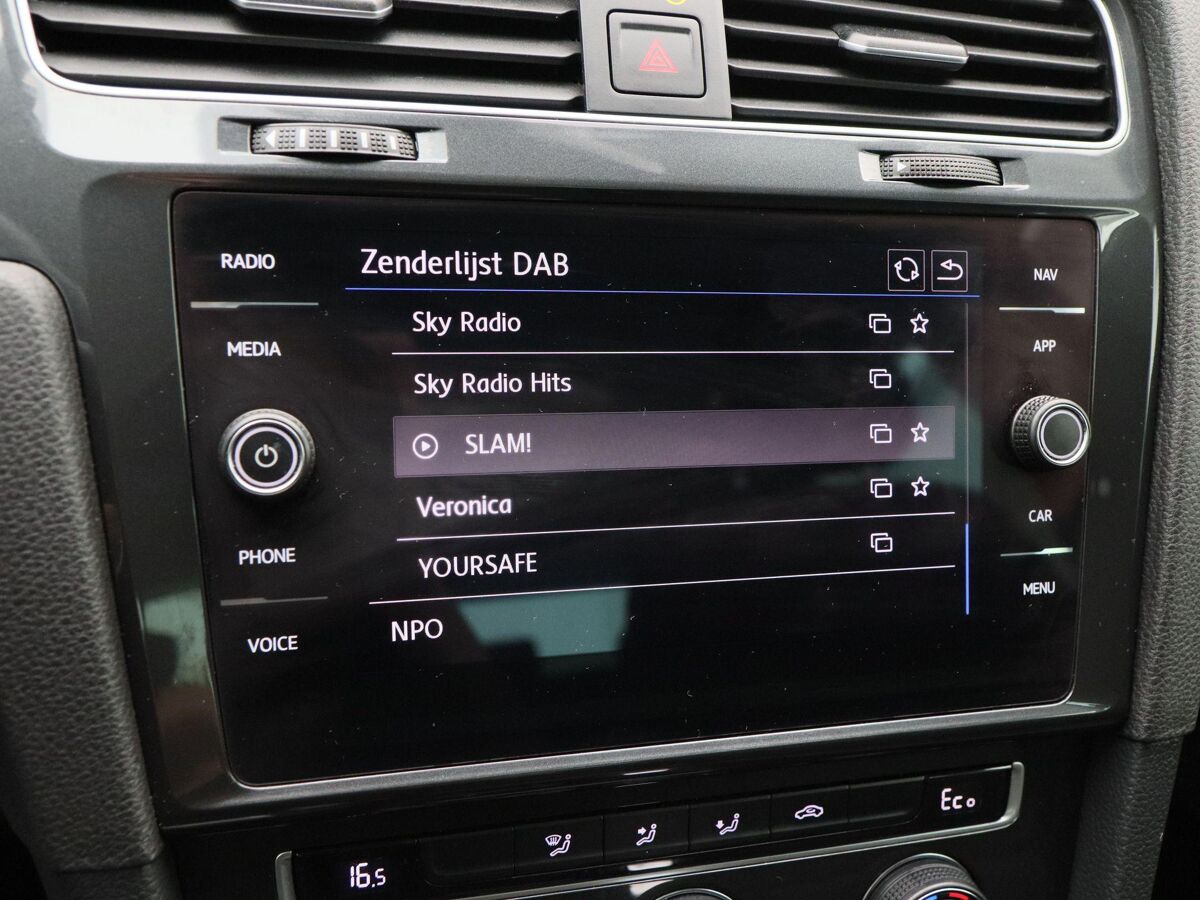 Volkswagen e-Golf E-DITION 136 Pk Automaat | Full LED | Navigatie | Warmtepomp | Virtual Dashboard | 17 Inch | Camera | Privacy Glass | 83.363 Km!!
