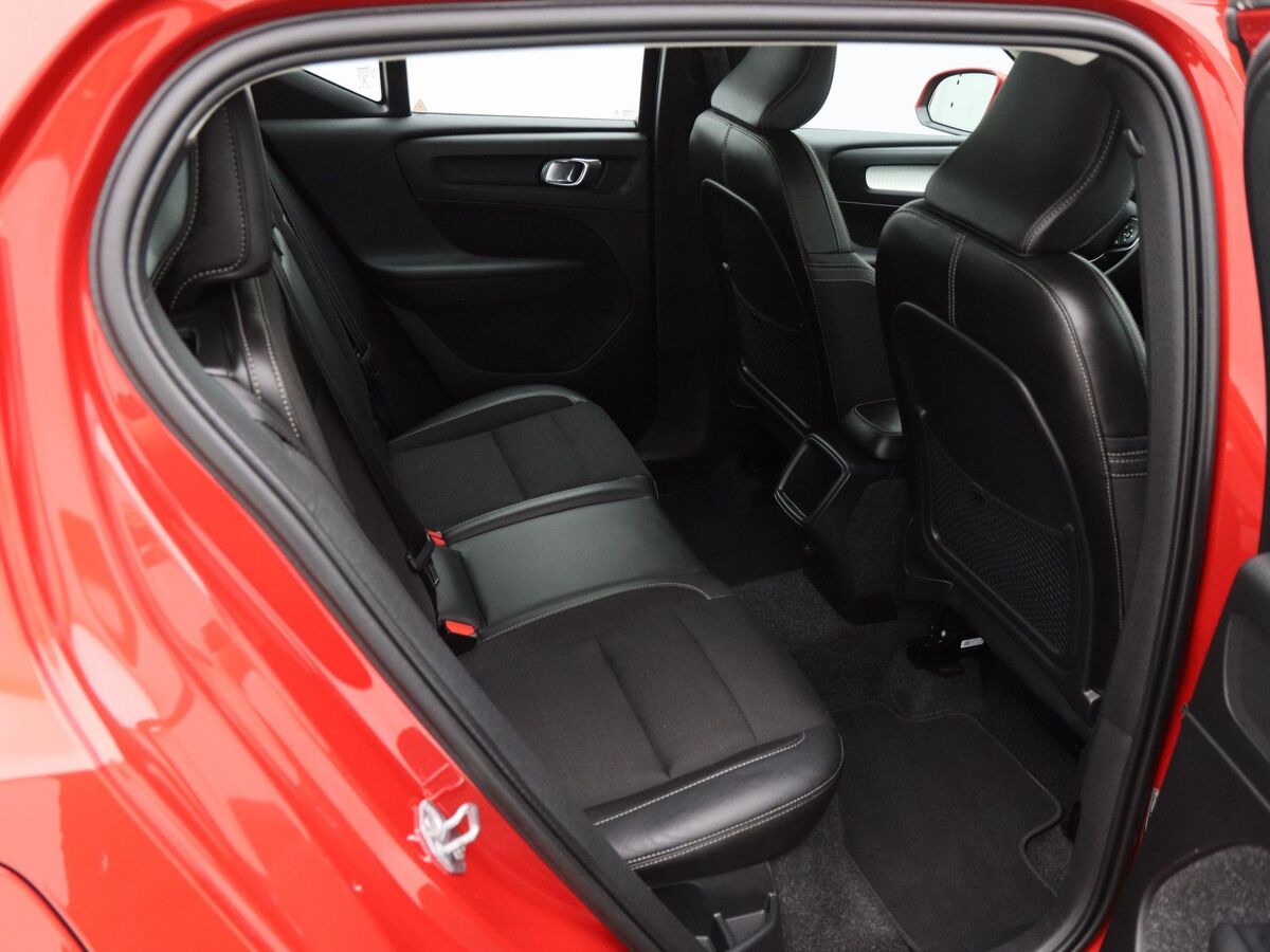 Volvo XC40 2.0 T4 AWD 190 Pk Automaat | Navigatie | Harman/Kardon Audio | Camera | Adaptive Cruise | 86.664 Km!!