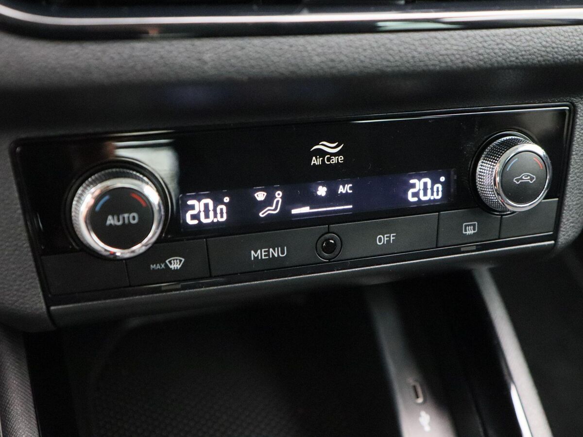 Škoda Kamiq 1.0 TSi 110 Pk Ambition | Climate Controle | 16 Inch | Privacy Glass | Parkeersensoren | CarPlay | 53.866 Km!!