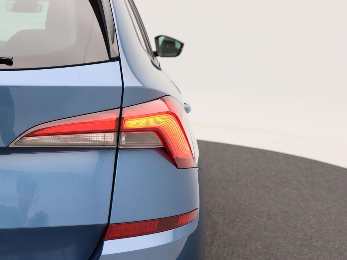 Škoda Kamiq 1.0 TSi 110 Pk Ambition | Climate Controle | 16 Inch | Privacy Glass | Parkeersensoren | CarPlay | 53.866 Km!!