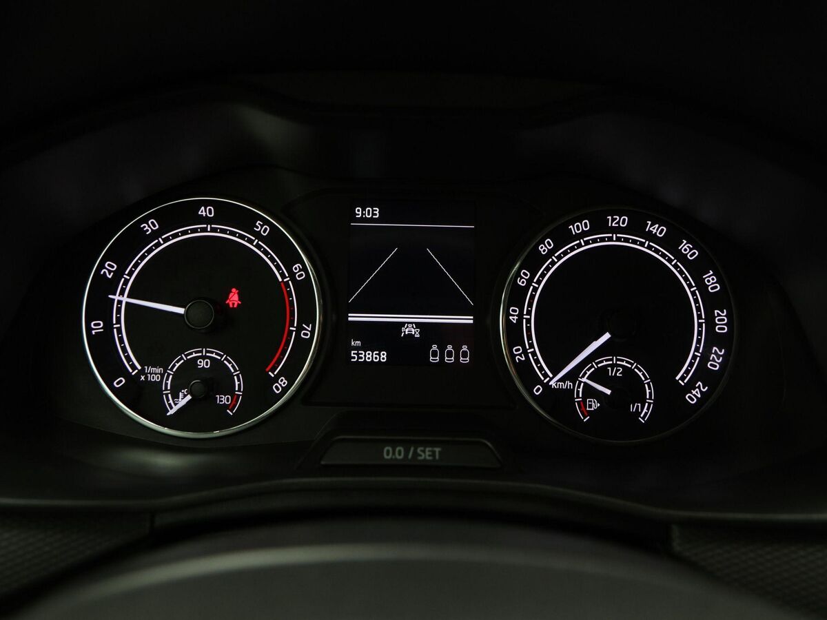 Škoda Kamiq 1.0 TSi 110 Pk Ambition | Climate Controle | 16 Inch | Privacy Glass | Parkeersensoren | CarPlay | 53.866 Km!!