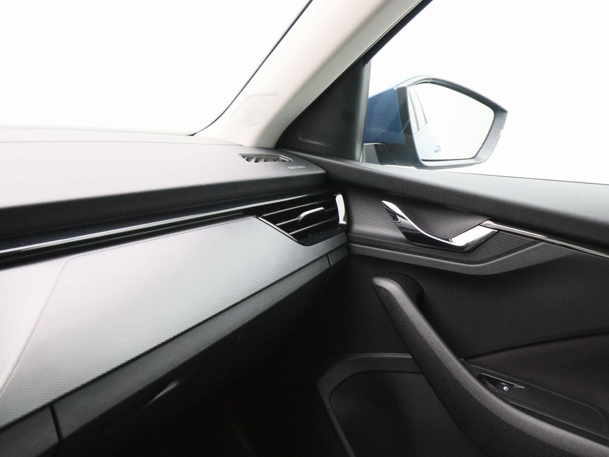 Škoda Kamiq 1.0 TSi 110 Pk Ambition | Climate Controle | 16 Inch | Privacy Glass | Parkeersensoren | CarPlay | 53.866 Km!!