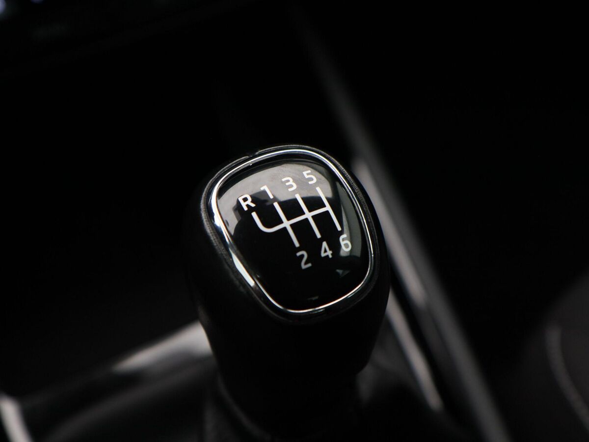 Škoda Kamiq 1.0 TSi 110 Pk Ambition | Climate Controle | 16 Inch | Privacy Glass | Parkeersensoren | CarPlay | 53.866 Km!!