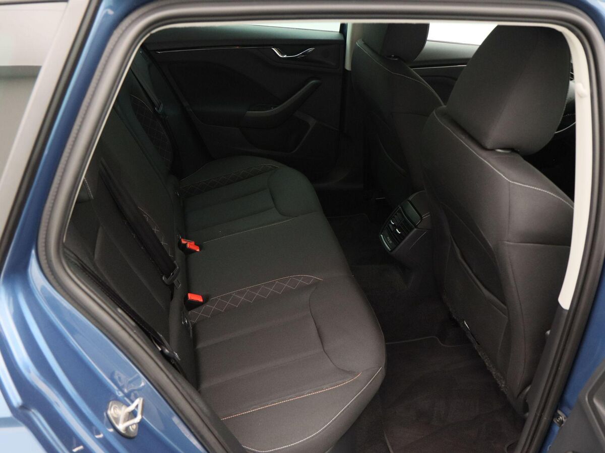 Škoda Kamiq 1.0 TSi 110 Pk Ambition | Climate Controle | 16 Inch | Privacy Glass | Parkeersensoren | CarPlay | 53.866 Km!!