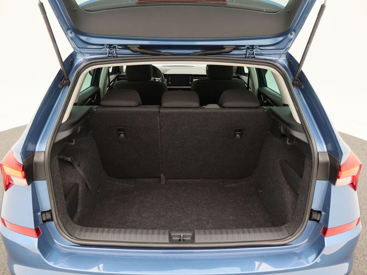 Škoda Kamiq 1.0 TSi 110 Pk Ambition | Climate Controle | 16 Inch | Privacy Glass | Parkeersensoren | CarPlay | 53.866 Km!!