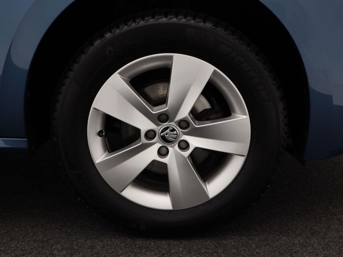 Škoda Kamiq 1.0 TSi 110 Pk Ambition | Climate Controle | 16 Inch | Privacy Glass | Parkeersensoren | CarPlay | 53.866 Km!!
