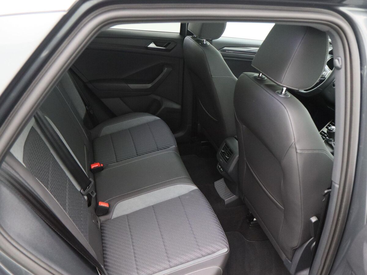 Volkswagen T-Roc 1.5 TSi 150 Pk R-Line | Full LED | Panoramadak | Trekhaak | 19 Inch | Camera | Adaptive Cruise Controle | 12.139 Km!!