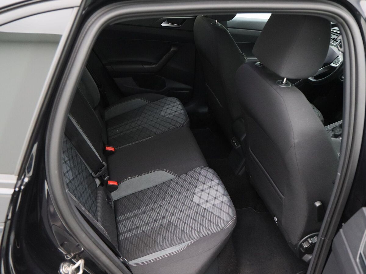 Volkswagen Taigo 1.0 TSi 110 Pk Automaat R-Line Business | Full LED | Trekhaak | Navigatie | Camera | 18 Inch | Privacy Glass | Stoelverwarming | 71.581 Km!!