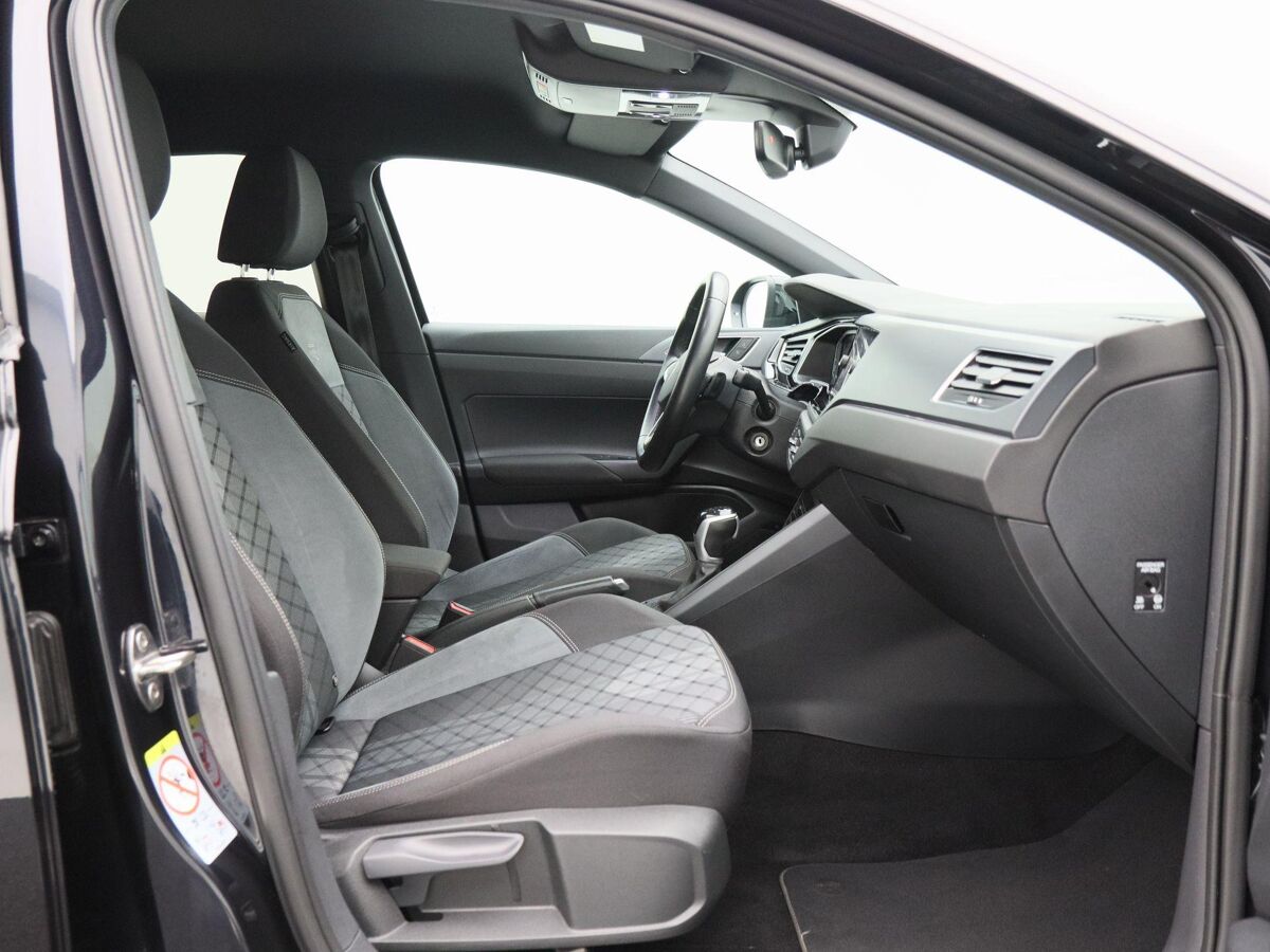 Volkswagen Taigo 1.0 TSi 110 Pk Automaat R-Line Business | Full LED | Trekhaak | Navigatie | Camera | 18 Inch | Privacy Glass | Stoelverwarming | 71.581 Km!!