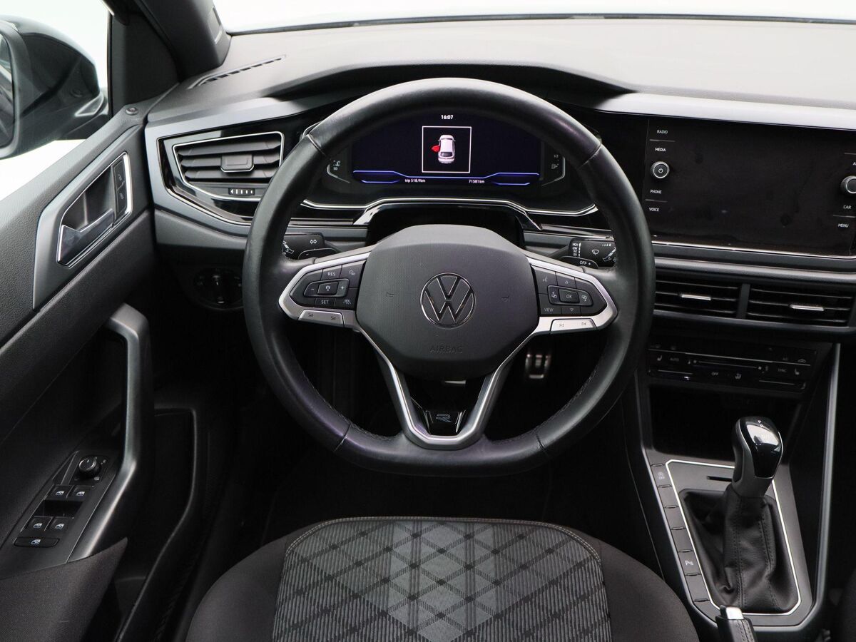 Volkswagen Taigo 1.0 TSi 110 Pk Automaat R-Line Business | Full LED | Trekhaak | Navigatie | Camera | 18 Inch | Privacy Glass | Stoelverwarming | 71.581 Km!!