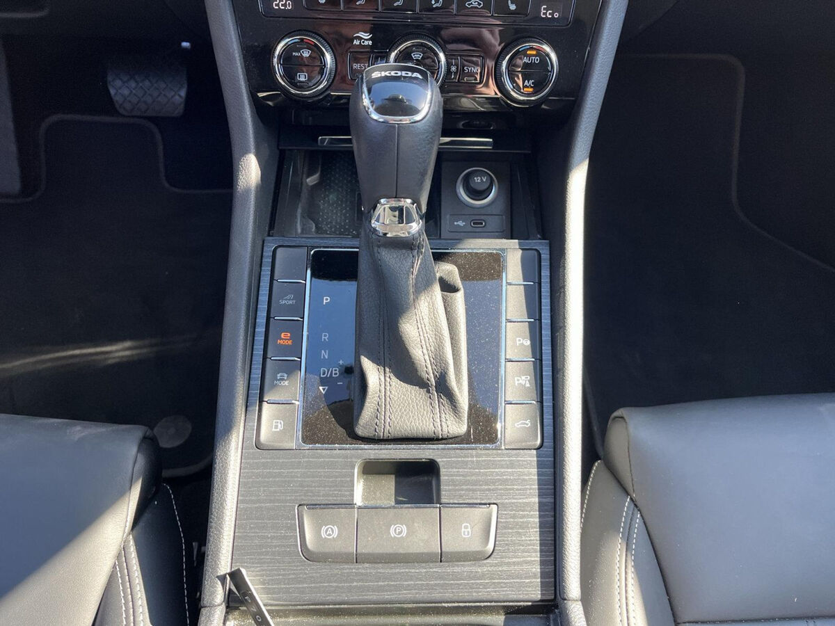 Škoda Superb Combi 1.4 TSI iV Business Edition Plus | PHEV | 218Pk | Trekhaak | Leder | ACC | 360 camera |