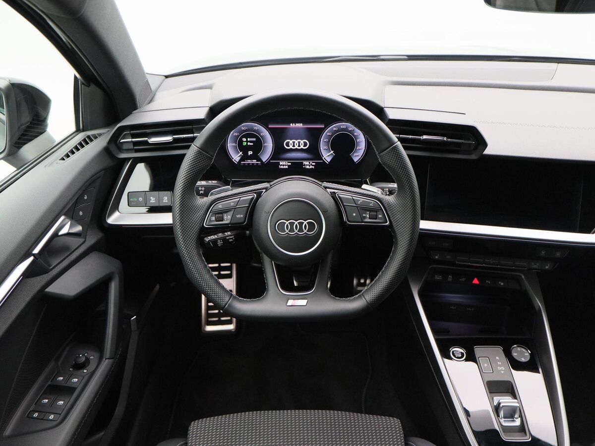 Audi A3 Sportback 45 TFSi e 245 Pk S-Line Competition | Full LED | 18 Inch | Zwart Optiek | Trekhaak | Adaptive Cruise | Stoelverwarming | Privacy Glass | Carplay | 9.054 Km!!